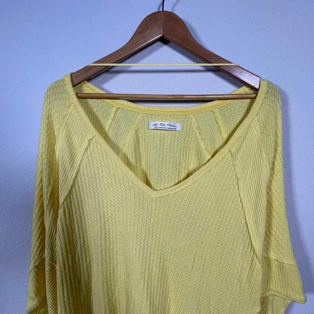 We The Free Pullover Womens Small Yellow‎ Santa Clara Waffle Knit V-Neck Thermal